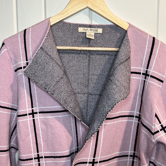 AVA PAIGE Long-Sleeve Plaid Cardigan with One Snap Middle Closure - Picture 2 of 8